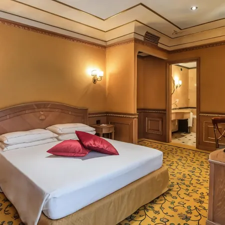 River Palace Hotel