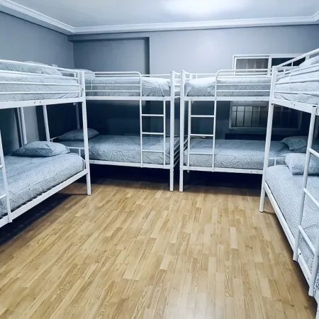 Hostel 165
