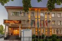 Grand Nur Hotel