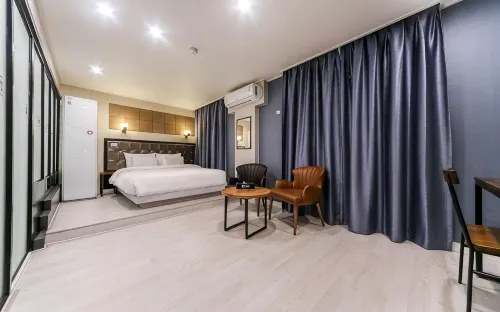 Changwon Myeongseodong Namuneulbo Hotel - พร้อมWifi