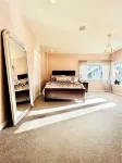 Movie Theater! Hot Tub! Private Rental 3 Bedrooms and 2 Bathrooms. - Homestays