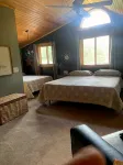 Charming 3-bedroom cabin with AC and WiFi in Neillsville - Alphydda