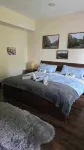 A Spacious Mountain Retreat with Stunning Views. 1 Bedroom, 2000Sqft Entire - Villas