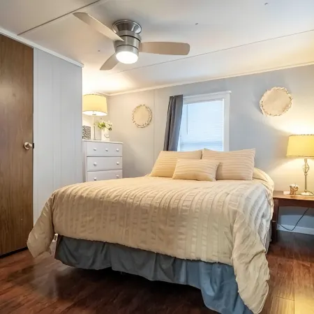 Come enjoy a stay at Pleasant Lane! Plenty of parking & great surrounding area!