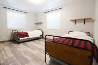 Huge 8Br for 20+: 6 Kings, Hot Tub, Cinema, Arcade, Pool Table & Big Parking - Balcony