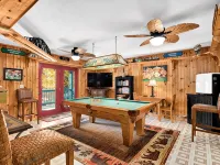 Summer Special ! Log Cabin with Mountain View, Hot Tub, Pool Table, Sleeps 10