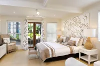 "Summer Salt Sunshine + Pets & HEATED POOL 150m to the beach!