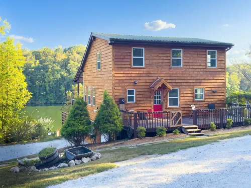 A Quiet Retreat on the Shore of Watts Bar Lake - Dog Friendly with Lake Access! - Boutique