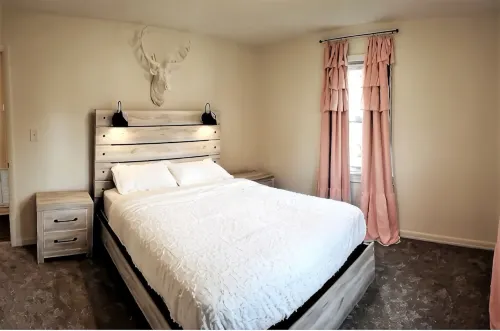Harris House - Blocks away from quaint downtown Oneonta, Shopping and Food - 2-Sterne