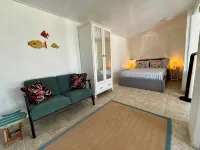 Peaceful Village studio 1 minute walk from one of the best beaches in Antigua. - 3성급