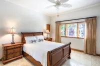Private Luxury Waterfront Villa with Pool -  Casas de vacaciones