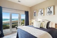 Lake Travis Chic with MILES of views and Awesome amenities - Private Pools