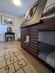 4BR 2000sqft Chalet by DT: 15mins to Banff,  Epic MTN Views, 2-min Walk to Shops - บังกะโล
