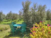 Luxury villa with private pool not overlooked. Hotels in 