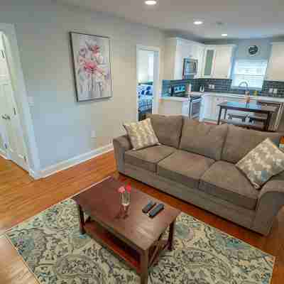 Modern Bunglow 2mins to Airport, Uptown Charlotte, Panther Stadium, Spectrum, etc Others