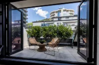 Designer Seaview Chic accommodation for the discerning traveler - Pools