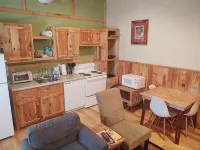 Deep Creek Apartment - Quaint very close to downtown BC & national park - 2성급
