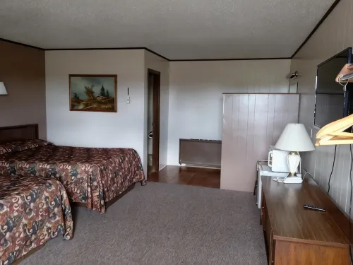 Budget Host 4U Motel - Motels