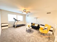 High Ceiling & Amazing backyard & family Kids friendly - พร้อมWifi