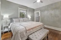 Home by the river, 5 Bedrooms, 5-minute walk to Children Museum, POOL TABLE! - Boutique