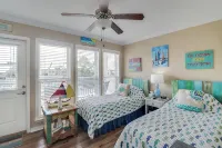 Gulfviews, short walk to Beaches w Pool sleeps 4 - 3-Star