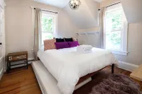 Modern 5-Bedroom Ski/Summer Mountain Home -Game Room-Hot Tub-3 Min to Belleayre - balcony