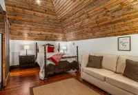 Gorgeous interior, walk to downtown, amazingly renovated historic 1901 house! - 4-Star