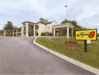 Super 8 by Wyndham Ft. Oglethorpe GA/Chatt TN Area - parking