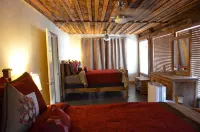 Grand Canyon Brewery and Distillery Cabin-Historic Tack House - Homestays