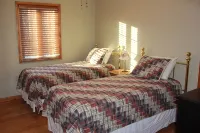 Stone Lodge on 25 ac., 2 miles from New River Gorge National Park - 4-Star