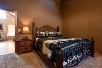 ELITE Escape w/POOL&SplashPad  BackYard OASIS,  HotTub, Garage & Lake View - Balcony