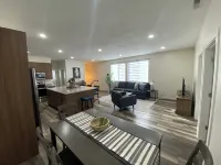 Located in Downtown Evanston, Walking distance to food, shops, and Train Depot. - Wifi