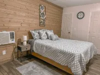 Nature's Cedar Creek Getaway