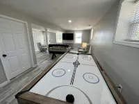 BRAND NEW Lake Front home. Private cove and boat dock! Modern farmhouse appeal! - Alphydda
