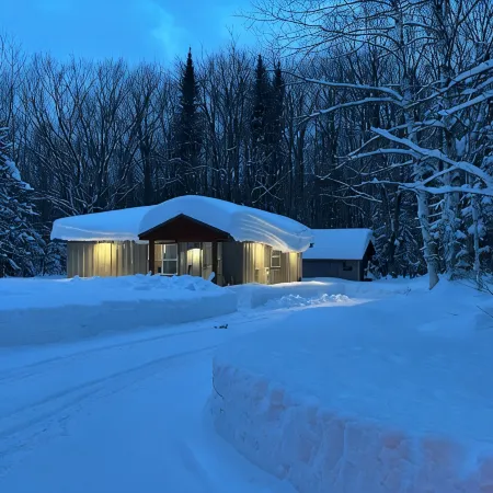 Miners Cabin - Pictured Rocks Lodging