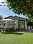 4/3 West LA Modern Bungalow Home Hotels in West Los Angeles