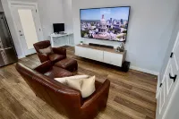 2 Minutes to UT & 8 min to Downtown: Pets OK + Free Bkfast & Coffee - Bungalows