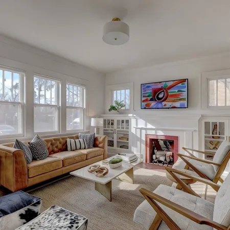 Beautiful & Bright - Walk to OU & the Mont - King Bed, 3 Bedrooms, Fresh Remodel