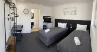 The Seaview Tavern Motel - 2-Star