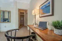 BEAUTIFUL village apt.  Walk to river, shops, eateries. Great for getaway / work - 4-Star