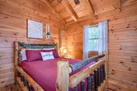 Quaint cabin nestled in the pines. - 3-Star