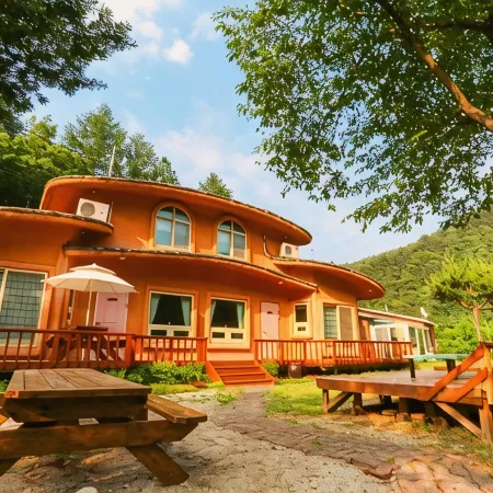 Gangneung Yeon House Pension Отели рядом с достопримечательностью «Музей кофе»