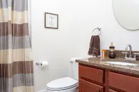 Spacious Downtown Owosso Loft - Wifi