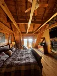 Cozy Mountain Cabin Getaway - Homestays