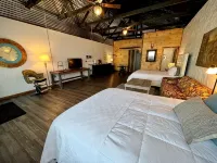 Grandma's Castle Downtown Jasper, AR - Homestays