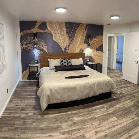 Newly Renovated 5-Bedroom Home Near Lambeau Field with Indoor Pool.