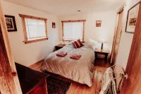 Relax in "Big Sky" Style just 3 blocks from the Symes Mineral Soaks! - 3-Star