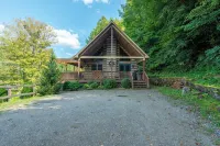 Hot Tub+River Views, Grill, Fireplace! Mtn Views, Private, 5 Min to Burnsville! - Chalets