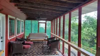 Newly remodeled, multifunctional, secluded retreat w/ views of Mississippi River - 民泊