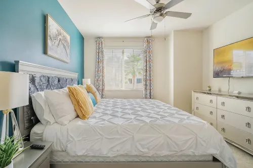 Luxury Suite King Bed 👑 Wi-Fi Pool Gym ✦ 55" Smart TVs 📺 Full Kitchen - Pools